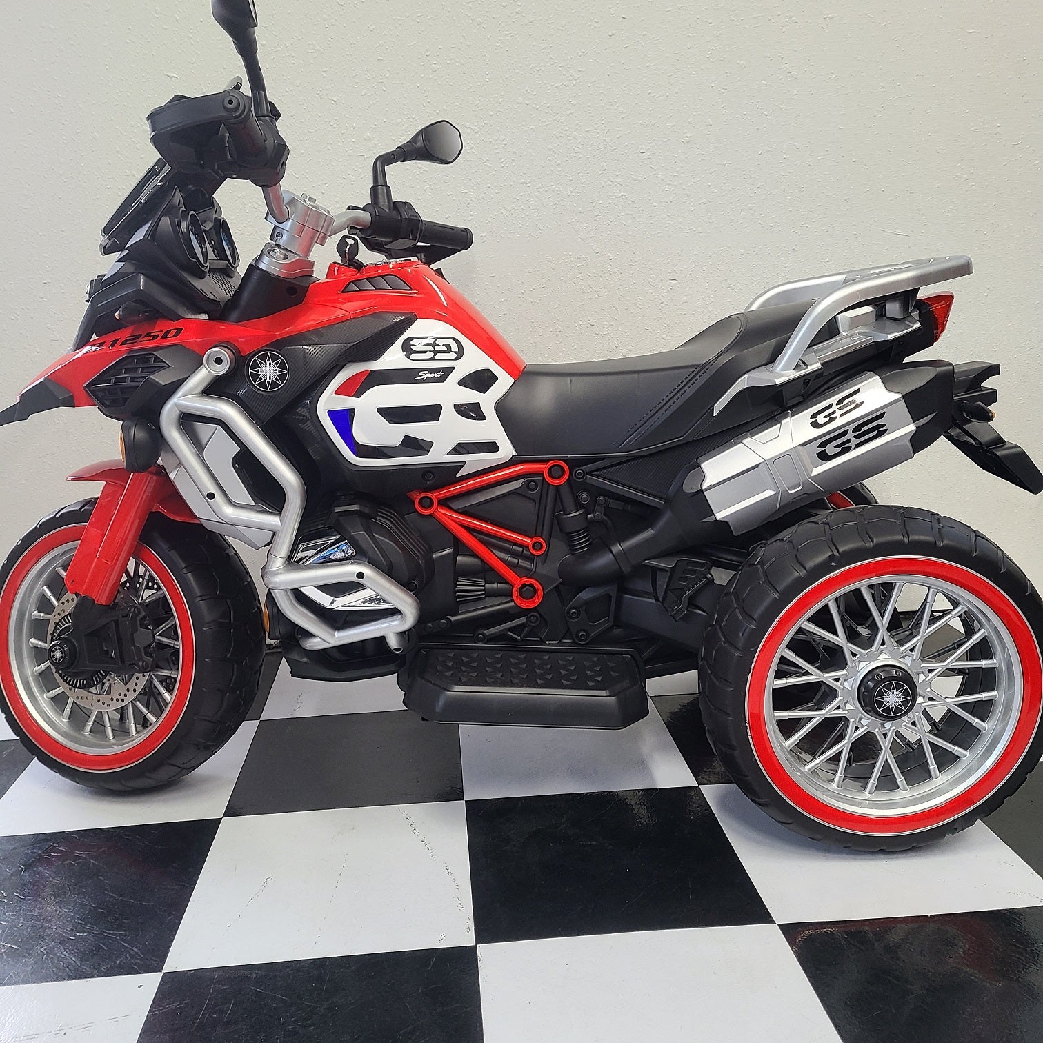 R1250 KIDS 12VOLT MOTORCYCLE TRIKE